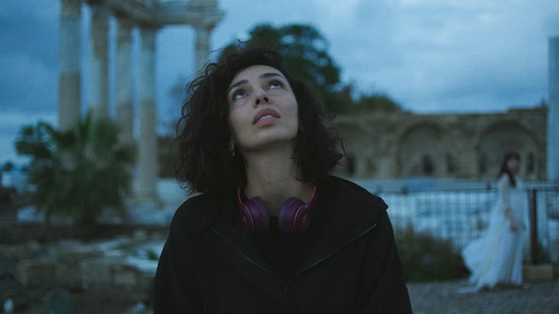 Apollon by Day Athena by Night