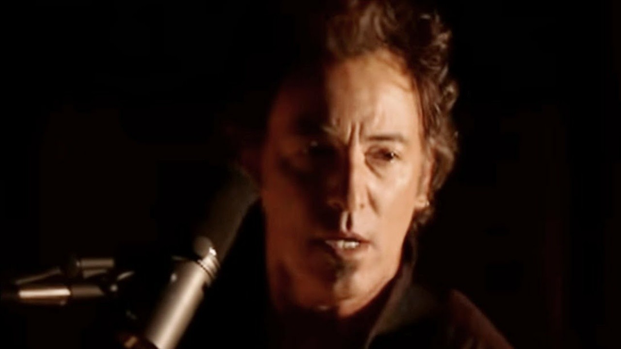 Bruce Springsteen: Radio Nowhere [MV]