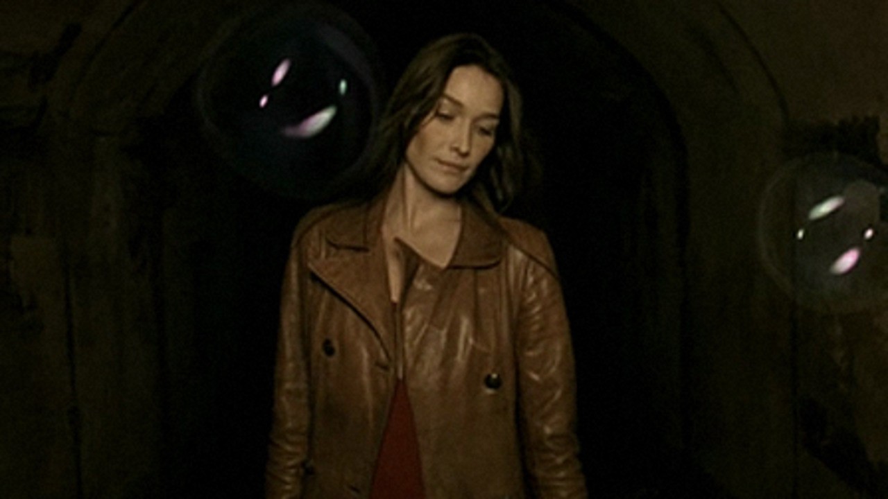 Carla Bruni: Tout le monde [MV]