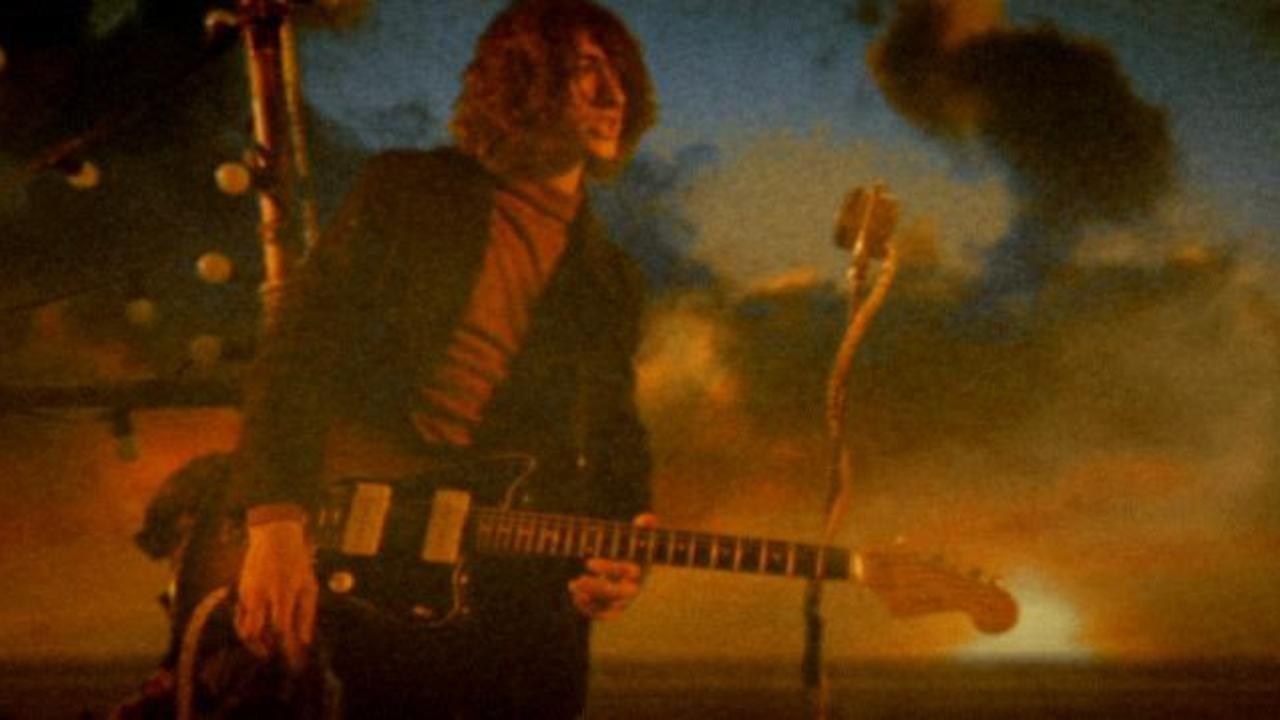 Arctic Monkeys: Crying Lightning [MV]