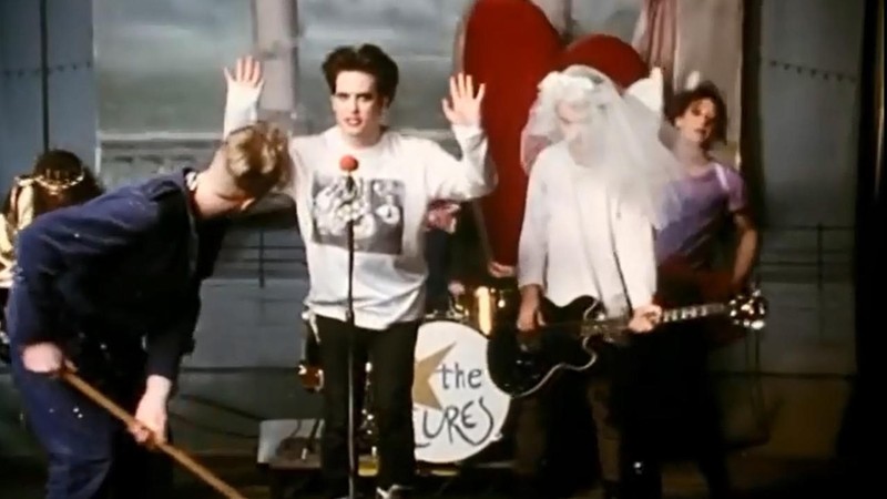 The Cure: Friday I'm In Love [MV]