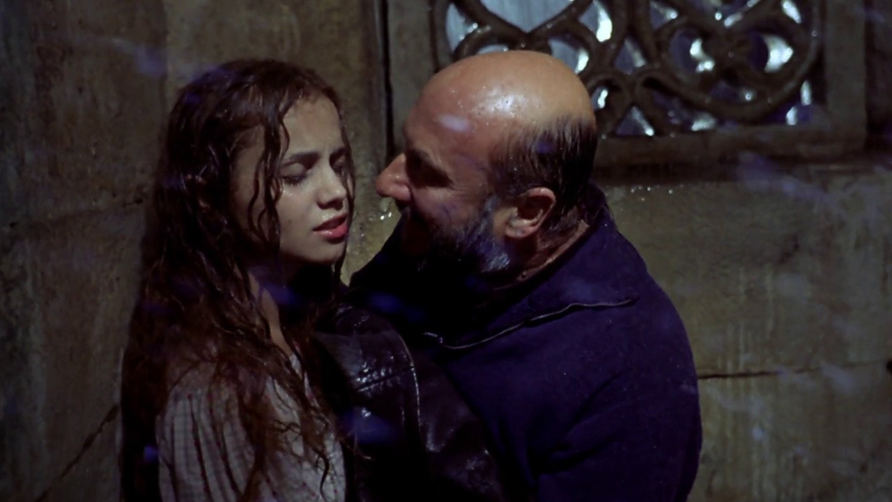 La loba y la paloma (The Wolf and the Dove)