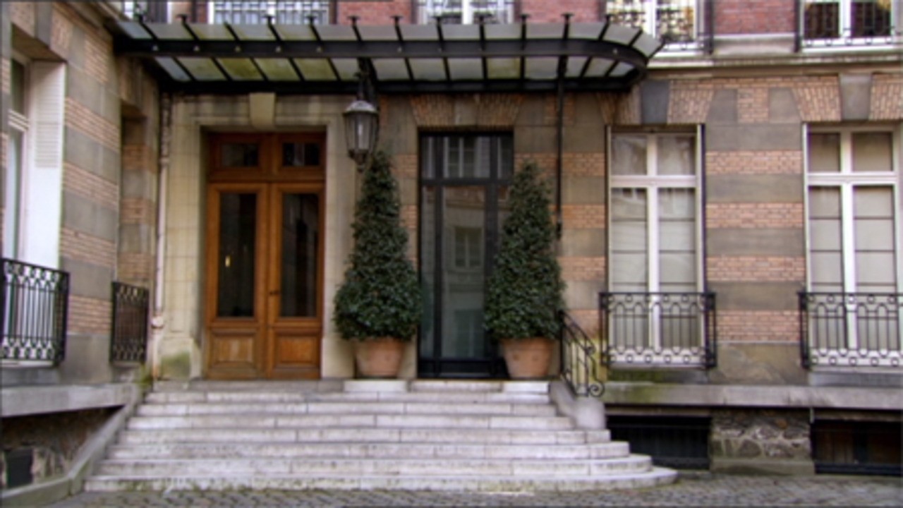Yves Saint Laurent Featurette 2: 55 rue de Babylone