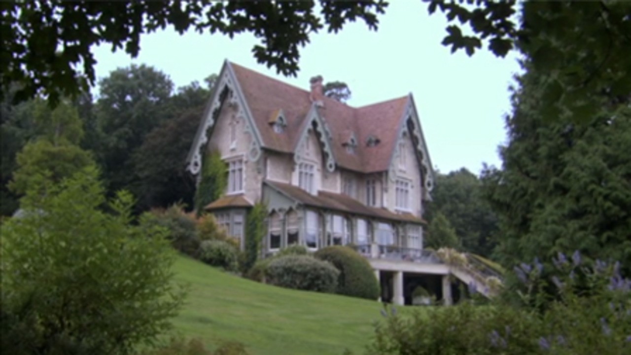 Yves Saint Laurent Featurette 3: Château Gabriel