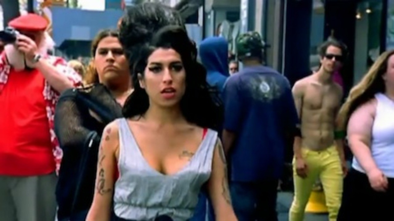 Amy Winehouse: Tears Dry on Their Own [MV]