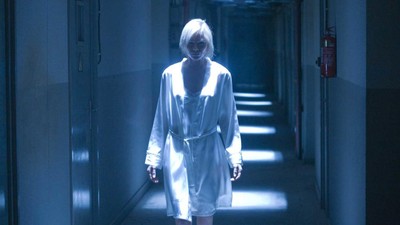 Onalar bilan porno filmlarni tomosha qiling Toplar uchun tomoq sikish