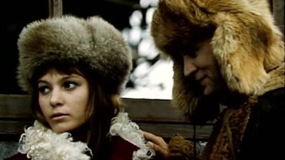 Yetuk 30 yoshli rus ayol jinsiy aloqadan zavqlanadi. Katta xoroz va koplab sperma bilan porno filmlar