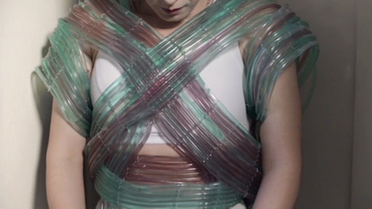 Robyn: Indestructible [MV]