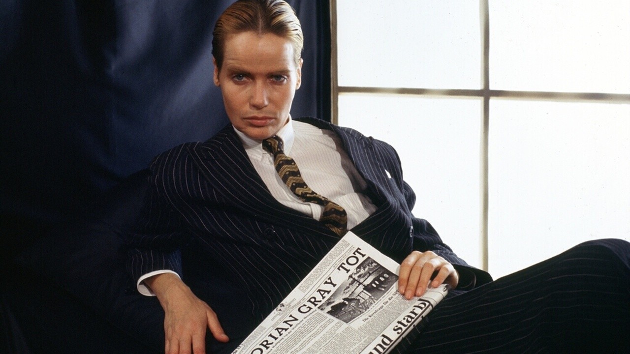 Dorian Gray in the Mirror of the Yellow Press