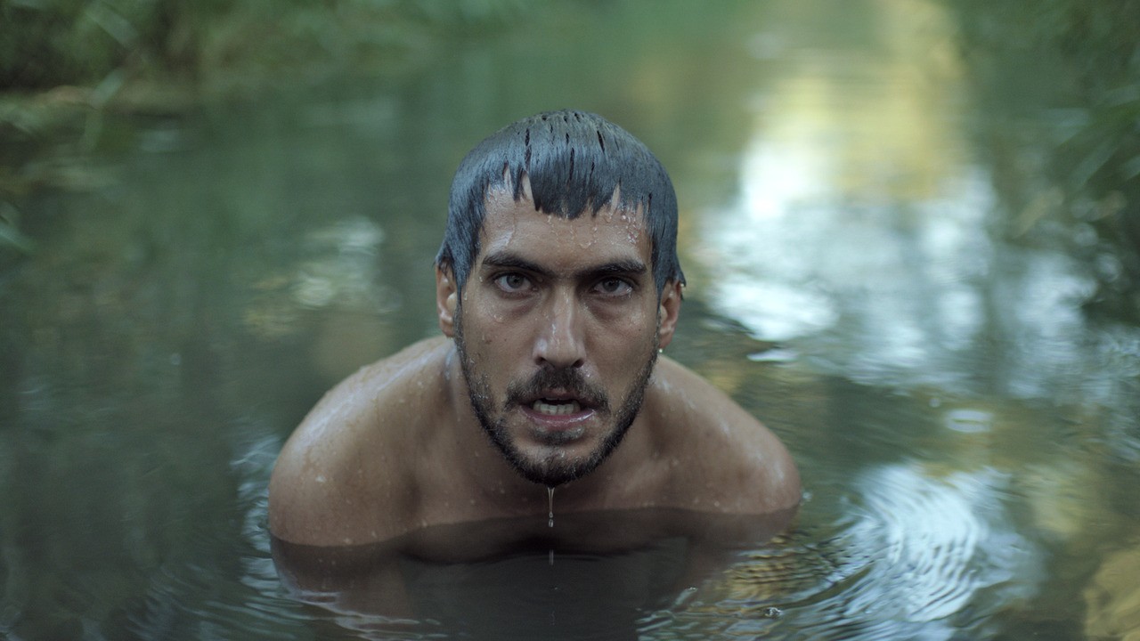 Image du film Derrière la Colline